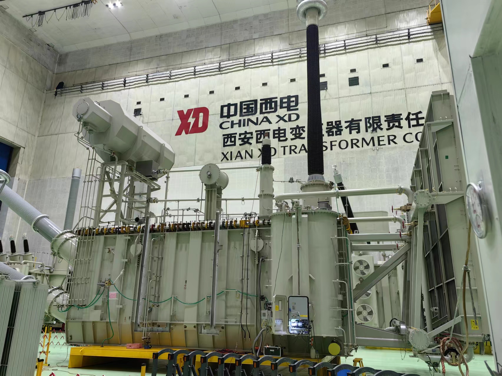 变压器安装现场.jpg